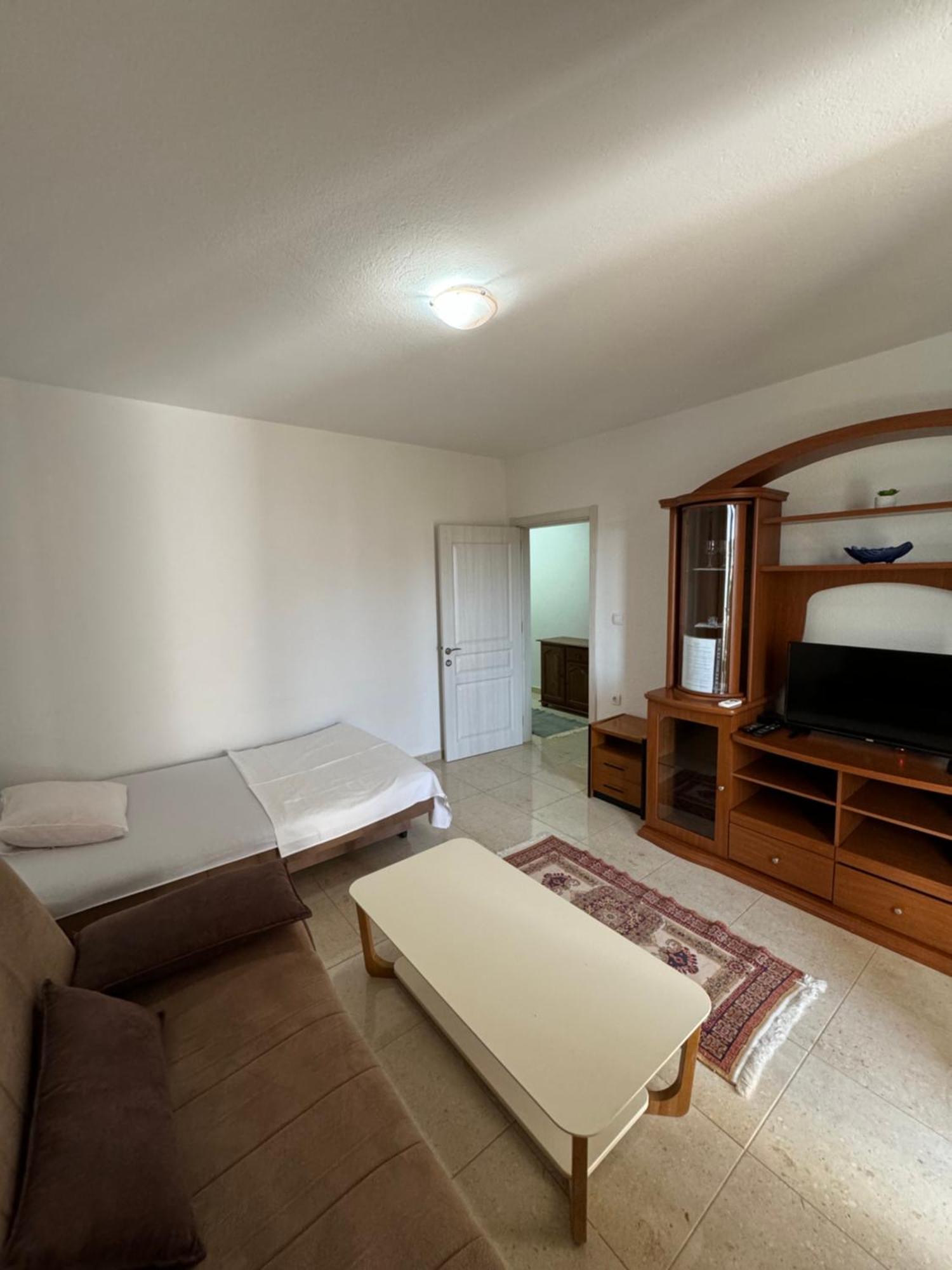Berin Apartments Ulcinj Bagian luar foto